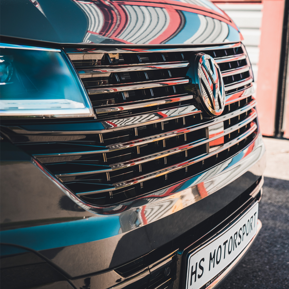 VW T6.1 Frontgrill & Gitter unten inkl. ACC Blende in schwarz Glänzend